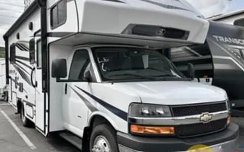 Easy to drive...Great Layout for 6...has solar