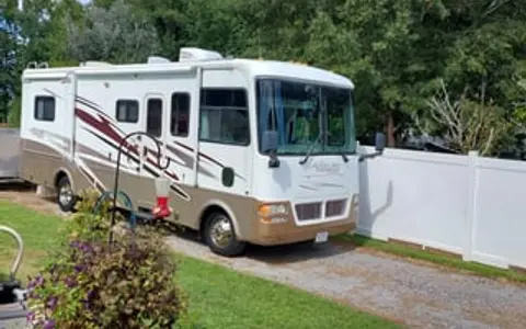 "Coach" Simple, Clean, Kids & Pet Friendly Venue