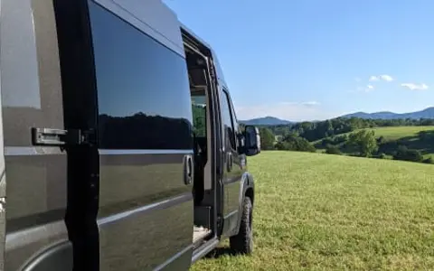 Van Da Coops 22’ Dodge Ram 3500-Hi EXT