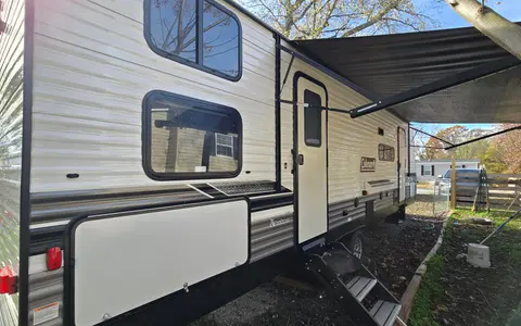 Fall Getaway Bunkhouse - 33ft- Sleeps 8