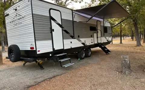 Family-Friendly 2022 Della Terra RV - Sleeps 8, Unlimited WiFi Near Waco