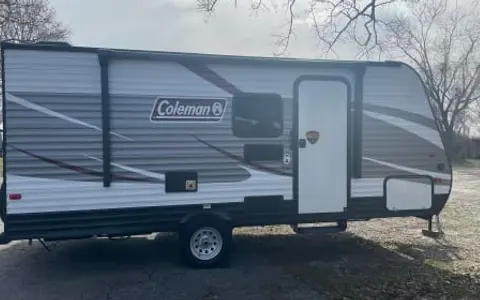 Full of fun and ready for your next trip- 2019 Dutchmen Coleman Lantern LT
