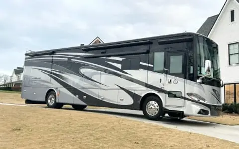 2017 Tiffin Phaeton 40 QKH - BUNKHOUSE!!!