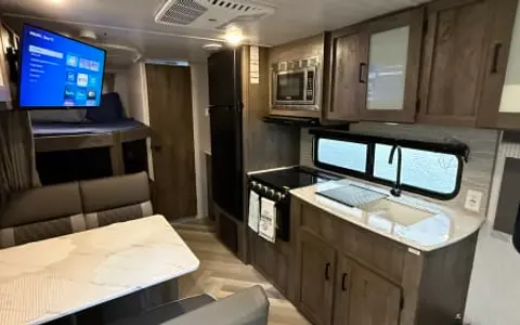 Travel trailer | Fits 6 Comfortably | Delivery