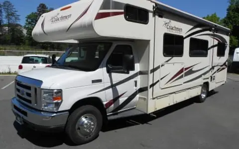 Coachmen Freelander 28BH - *Functional and Spacious*