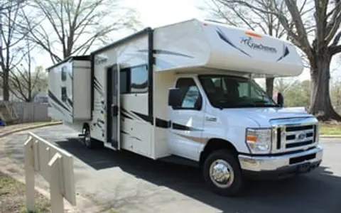 Coachmen Freelander | 31 Foot | Sleeps 10