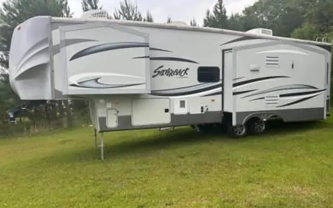 37 foot fifth wheel $125.00