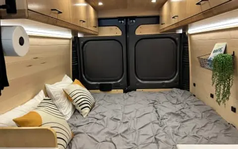 “VANessa” Off-grid compatible campervan seats 2, fully stocked + AC