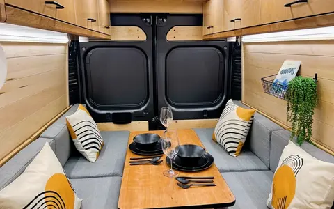 “VANessa” ‘22 fully-stocked, Pet-Friendly Off-Grid compatible campervan, AC, sleeps/seats 2