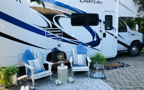 Glamping @ it’s Finest!!! Spacious RV Sleeps 6