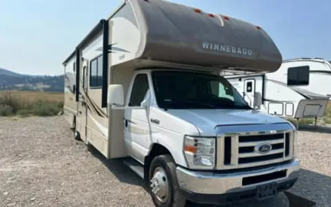 Curly - Winnebago Minnie Winnie 31H ready for adventure!