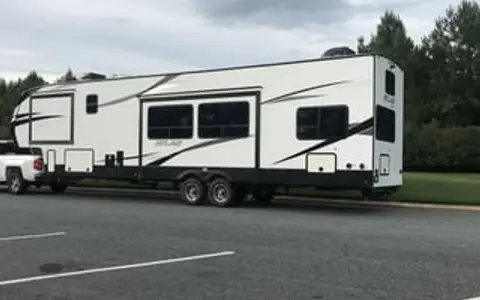 Dutchmen Atlas Fifth Wheel