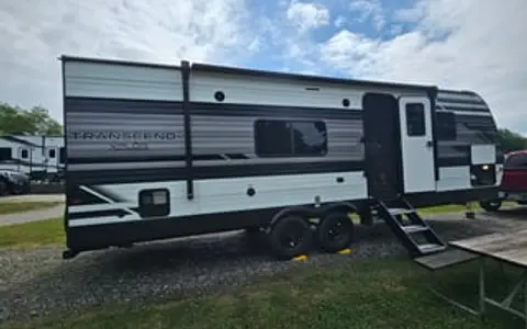 Great Family Getaway w/ Bunk House (DELIVERY ONLY)