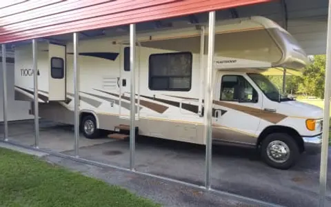 Well kept low mileage Fleetwood Tioga 31'