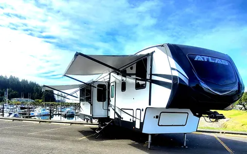 Coastal Couples Dutchmen Atlas Fifth Wheel