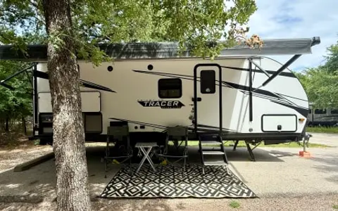 Road Trip Retreat- Family & Pet Friendly, Lightweight for Easy Towing