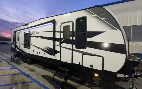 Higgs Toy Hauler (Heartland Fuel 305)