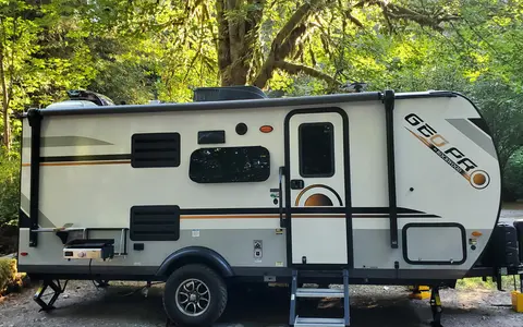 Ryan & Liz's Super Rad Forest River GeopPro G20BHS Travel Trailer