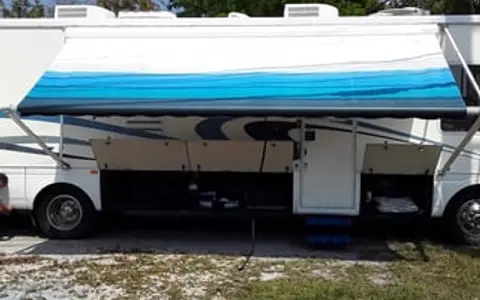 2001 Dolphin Motor Coach Dolphin A
