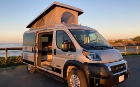 Pleasure-Way Tofino 2022 with pop-up bed - 17', perfect for dry camping!