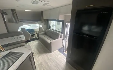 Roy's Thor Motor Coach 31WV Class C