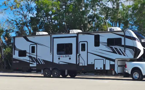 FamAlly Alliance RV Valor 37v13 Toy Hauler Fifth Wheel