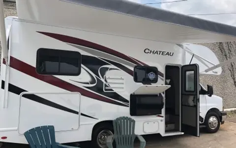 ***Low Mileage*** 2022 Thor "The Colorado"