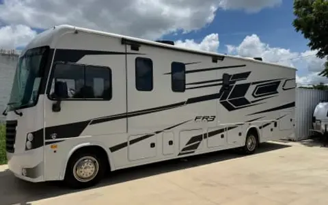 ***LOW MILEAGE*** 2023 FR3 32D "The Comal"