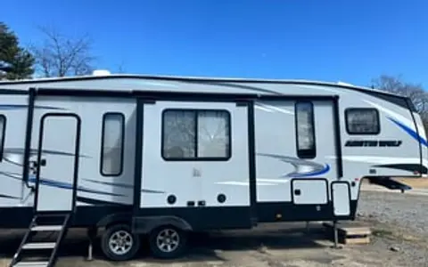 2019 Arctic Wolf 305ML6 | Sleeps 6 | 2 A/C