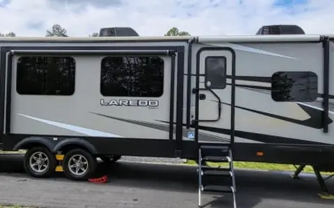 "The Luxe Laredo" - Keystone Laredo 332BH