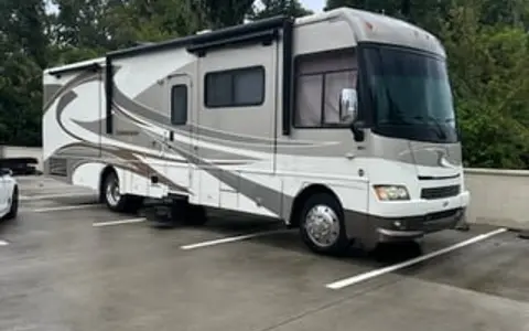 2010 Winnebago Adventurer 37F