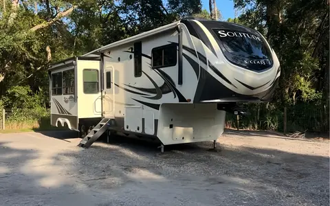 Grand Design Solitude Spacious 2 Bedroom