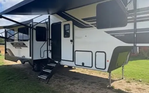 Lakeside Leisure 2026 5th Grand Design Fifth Wheel