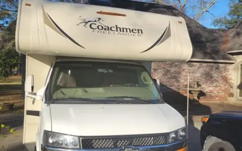 2017 Coachmen Freelander 27 QB