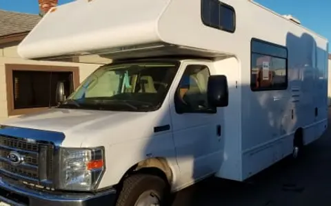 2015 Thor Motor Coach Four Winds Majestic