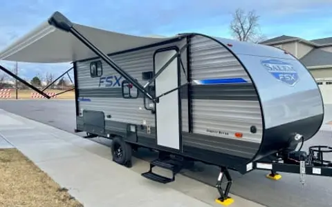 Adventure-Ready 2021 Salem FSX – Cozy, Light and Loaded!