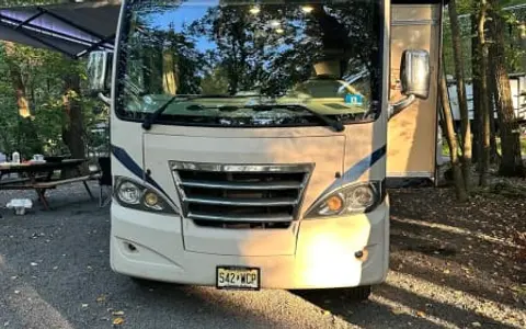 Luxury Thor Axis 25.4 – Easy to Drive, Fully Equipped Adventure RV