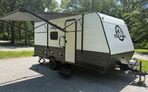 2025 Ozark camper easy pull for midsize vehicle