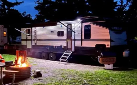 Chic Lightweight 31’ Keystone Hideout ‘22