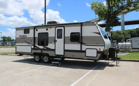Super light Palomino Puma XLE Travel Trailer