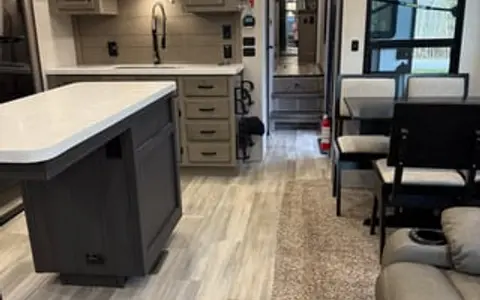 Special Labor Day Pricing!!!     5th Wheel Living