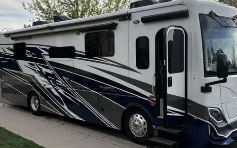 Zach's Fleetwood Frontier 34 GT Class A
