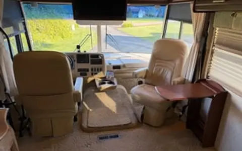 2004 Winnebago Adventurer 33C