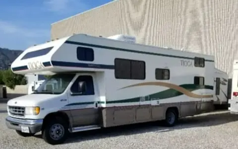 Class C 1998 Ford Tioga . 31 Ft. Sleeps 8-10. 200 MILES per day.