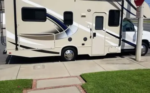 2018 Thor Four Winds, 24 foot ...just bring food and clothing.