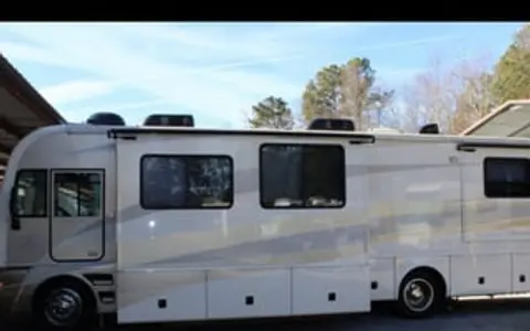 2006 Fleetwood RV Pace Arrow LXE 38N