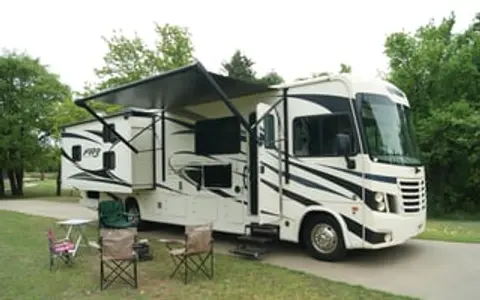 Harvey the RV - King bed & bunks, 2 A/Cs, Sleeps 6