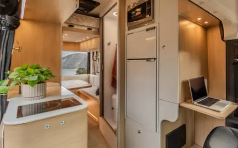"Sunnie" | Noovo Plus - Heat/AC, Shower, Sleeps 4