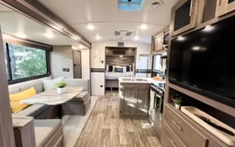 FULLY LOADED Spacious Bunkhouse