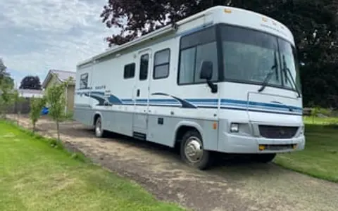 2005 Winnebago Brave 32